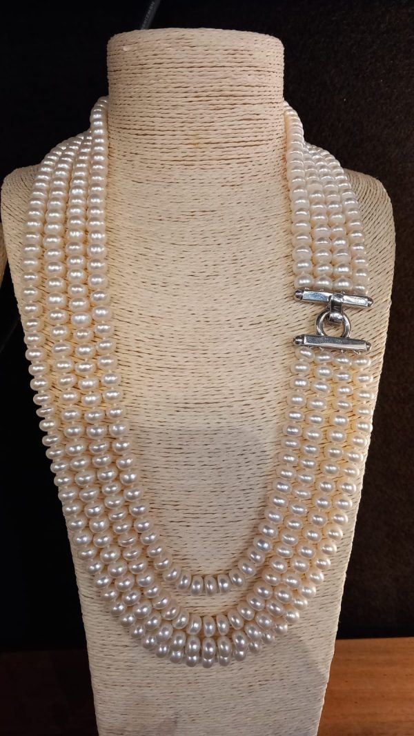 Collana a 4 fili di perle cipolline di acqua dolce 4x9